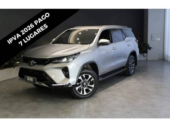 TOYOTA HILUX SW4 2.8 D-4D TURBO DIESEL SRX PLATINUM 7L 4X4 AUTOMÁTICO